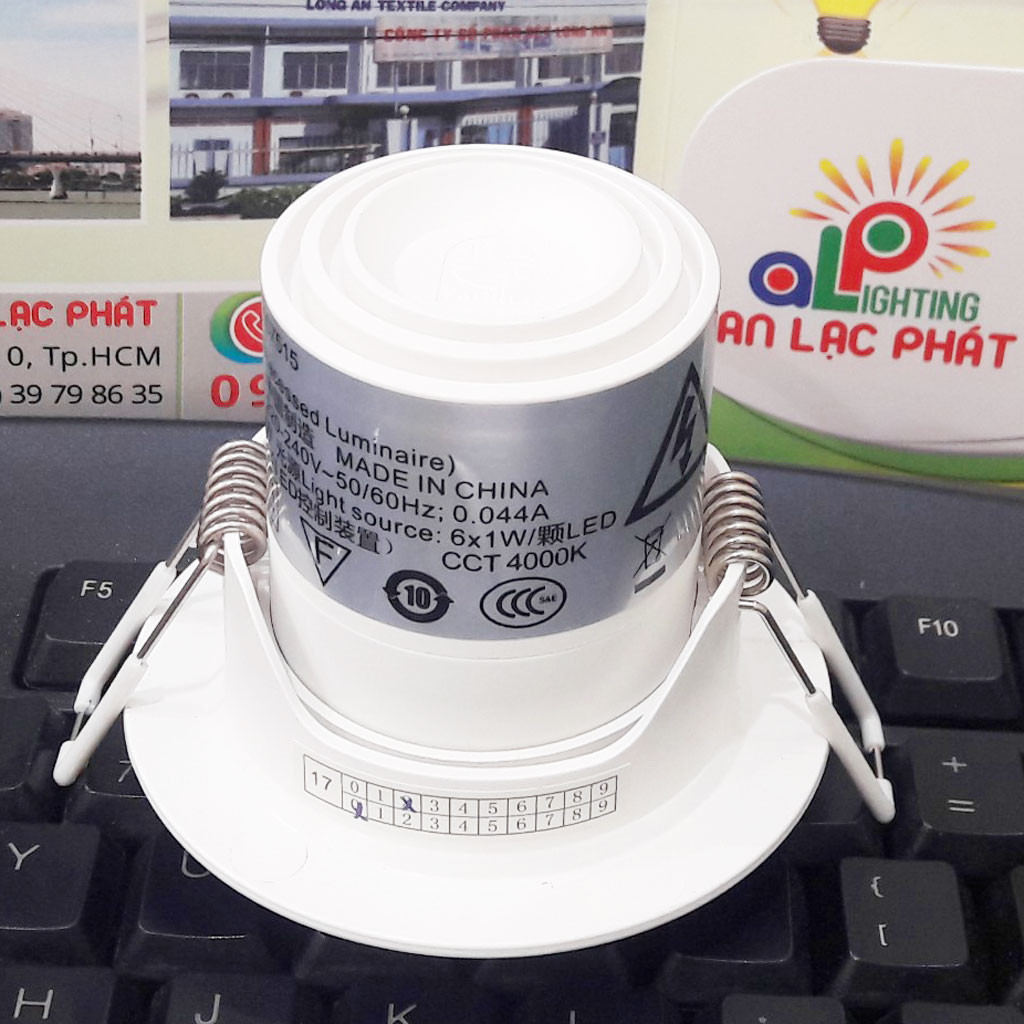 Đèn chiếu điểm Philips Kyanite âm trần có thể thay đổi góc chiếu
