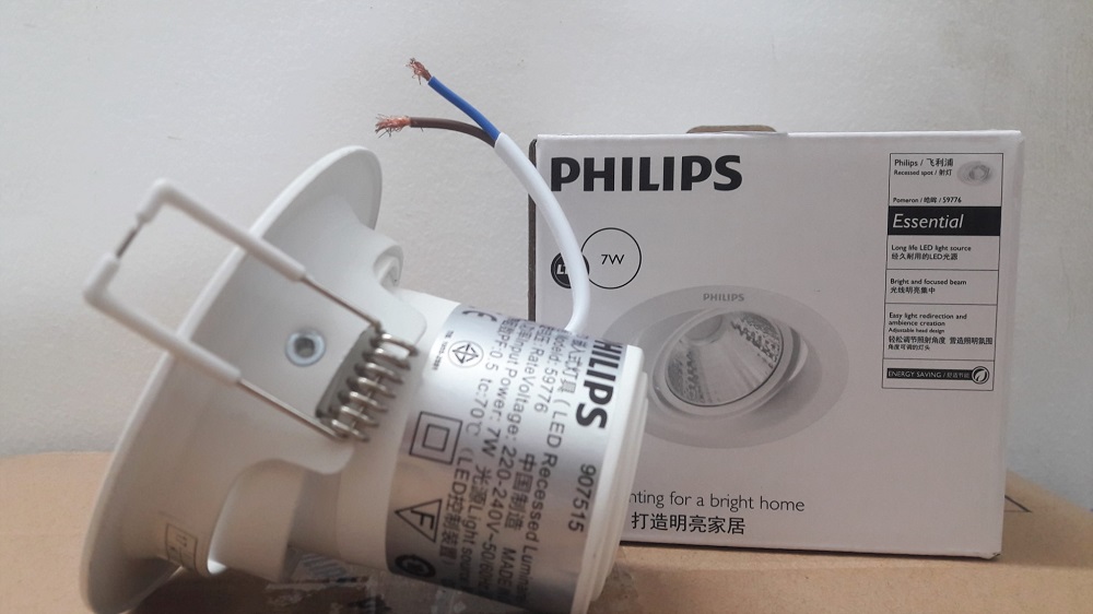 Mặt bên đèn led chiếu điểm Pomeron Philips không tia cực tím