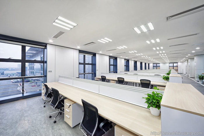 Đèn led bán nguyệt được lắp đặt ở các văn phòng