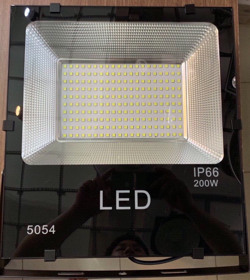 Đèn pha led siêu sáng cho ánh sáng chân thực với tuổi thọ cao