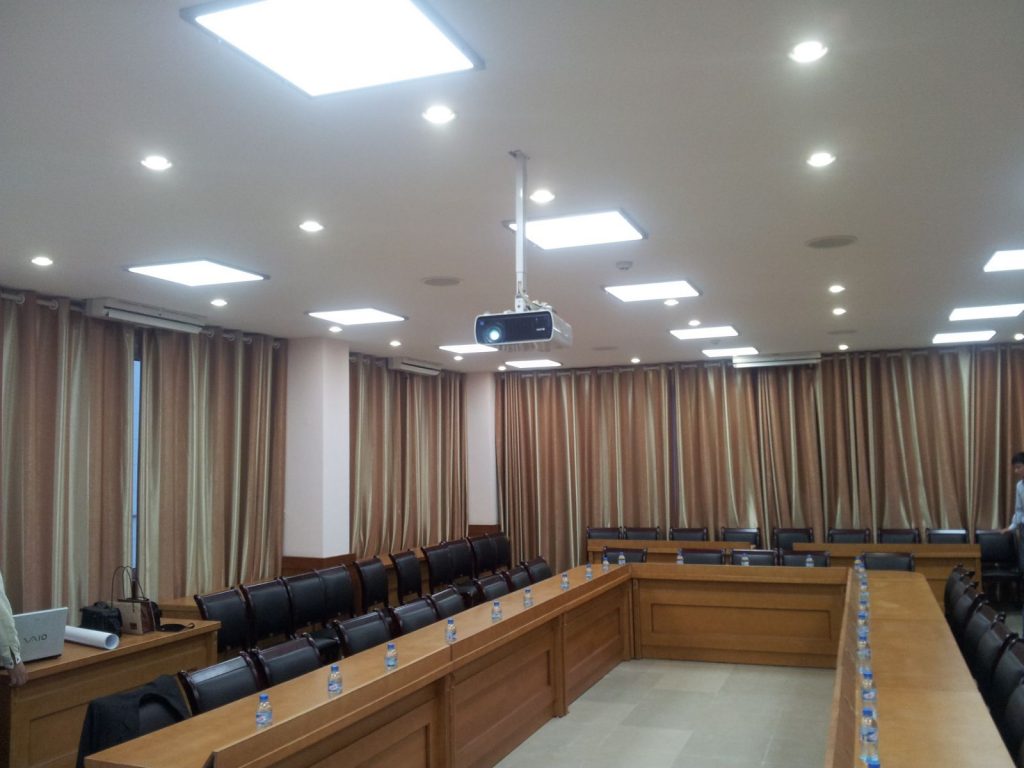Đèn led panel loại 600x600 Duhal thường dùng trong không gian rộng